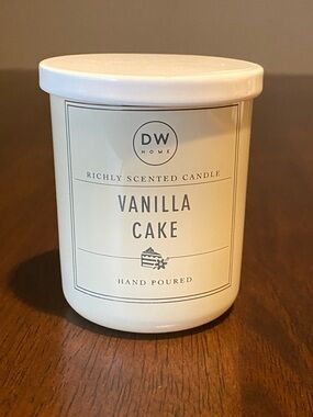 DW Home Vanilla Cake Candle